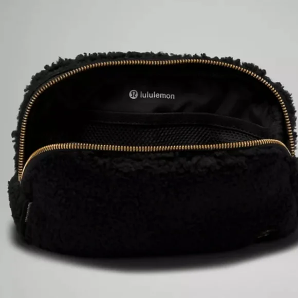 lululemon Everywhere Fleece Belt Bag 1L Fleece in Black/Gold - Picture 2 of 6
